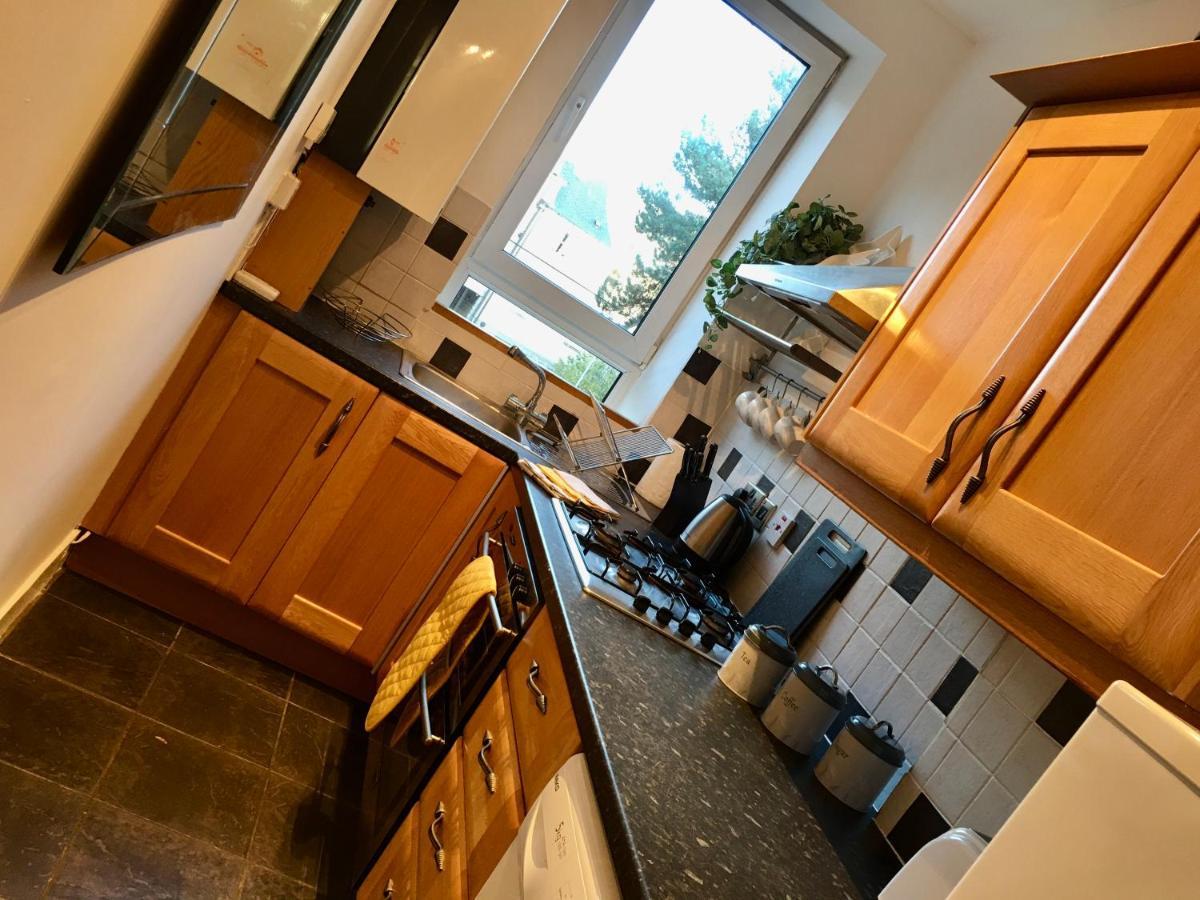 Cosy 2 Bedroom Central Apartment - Free Parking, Free Wifi Aberdeen Eksteriør billede