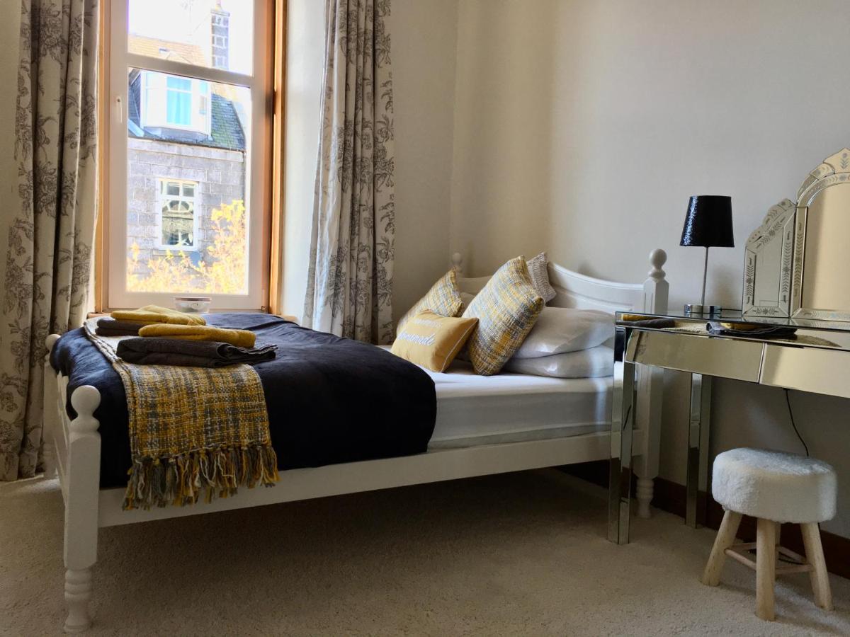 Cosy 2 Bedroom Central Apartment - Free Parking, Free Wifi Aberdeen Eksteriør billede