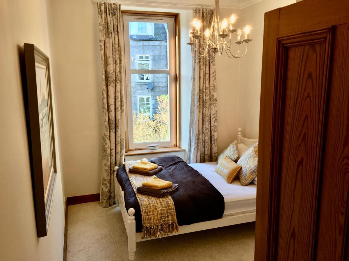 Cosy 2 Bedroom Central Apartment - Free Parking, Free Wifi Aberdeen Eksteriør billede