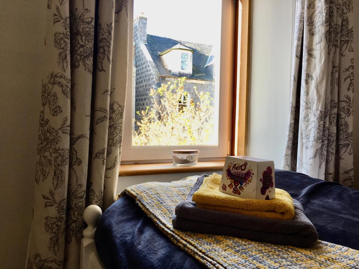 Cosy 2 Bedroom Central Apartment - Free Parking, Free Wifi Aberdeen Eksteriør billede