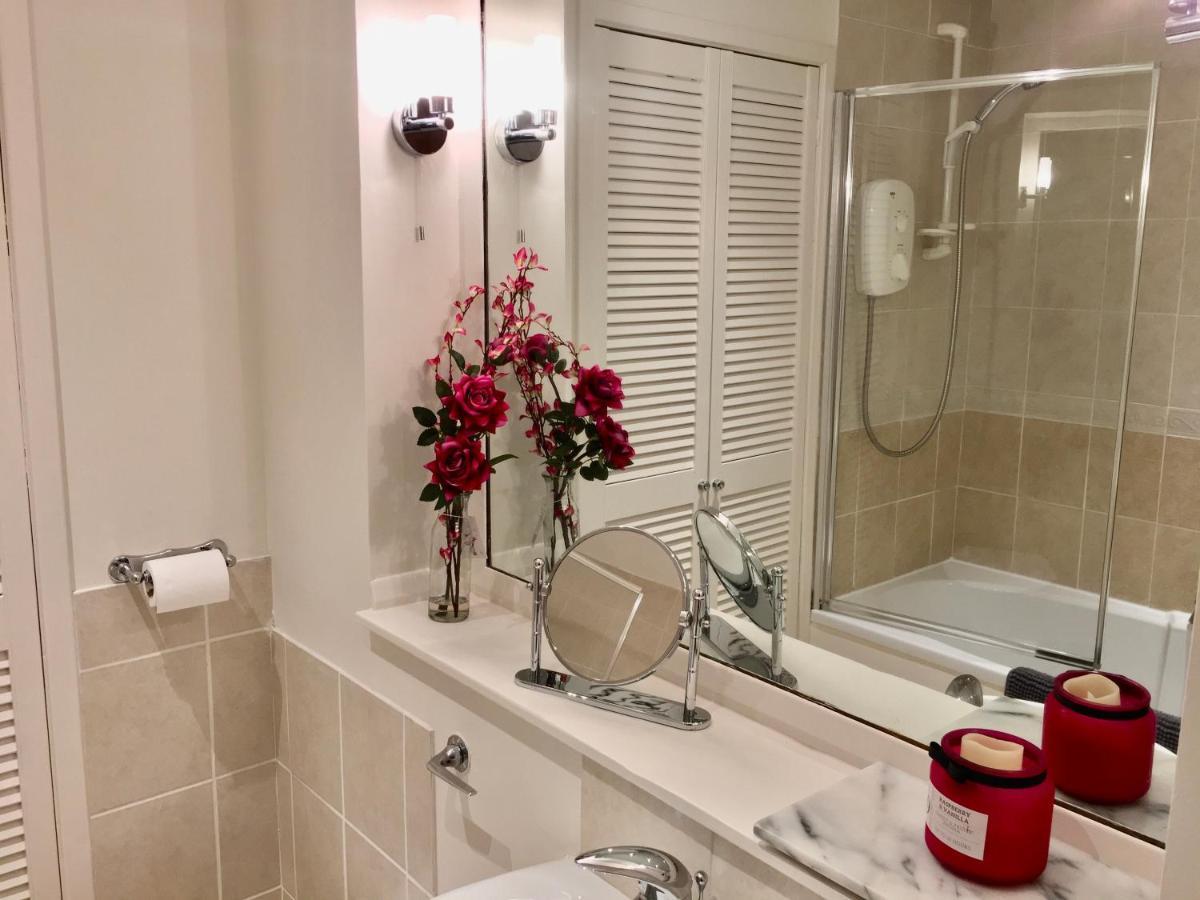 Cosy 2 Bedroom Central Apartment - Free Parking, Free Wifi Aberdeen Eksteriør billede