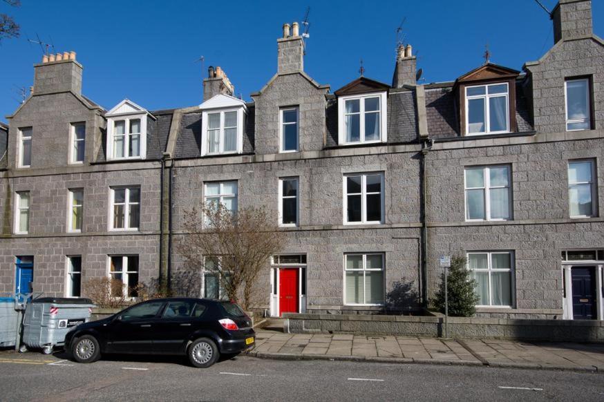Cosy 2 Bedroom Central Apartment - Free Parking, Free Wifi Aberdeen Eksteriør billede